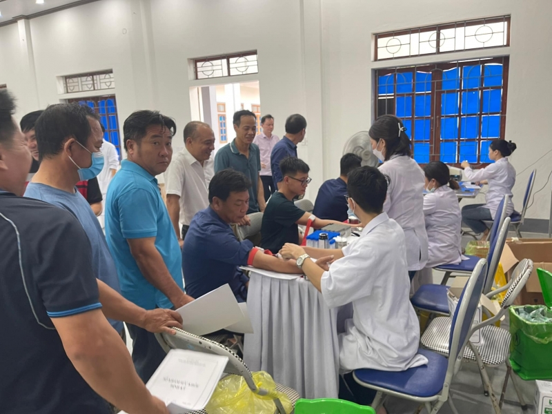 CĐCS thành viên Công ty CP Cảng quốc tế Lào-Việt phối hợp khám sức khỏe định kỳ cho người lao động